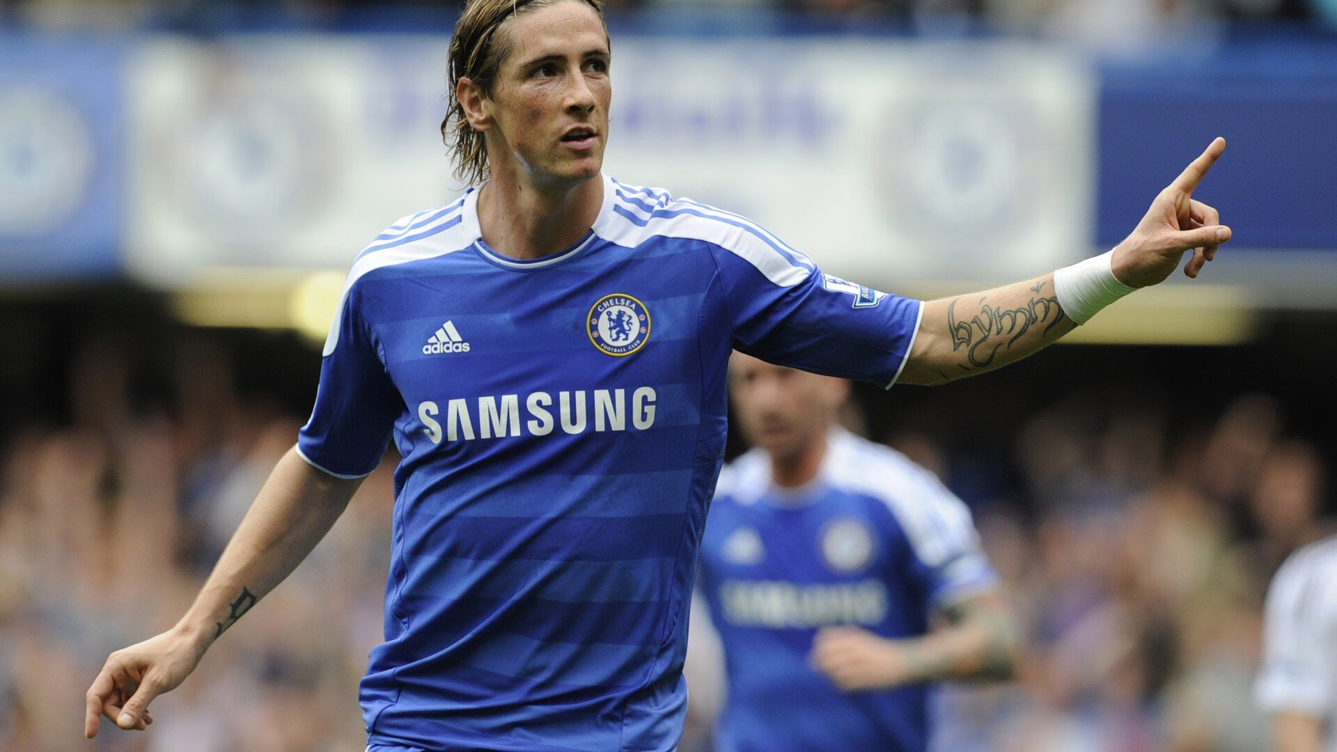 开云体育APP-【攻守平衡】顶级运动员利用战术实现全场掌控,攻守兼备的足球运动员