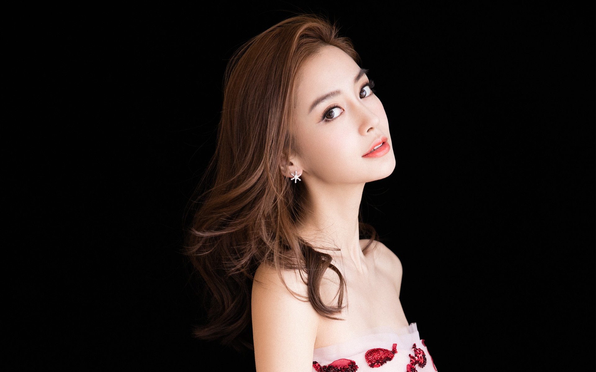 开云娱乐-跨越洲际：WRC每年在不同国家的精彩表现，跨越cors